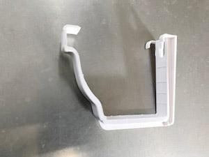 Gutter bracket outside of the gutter G907